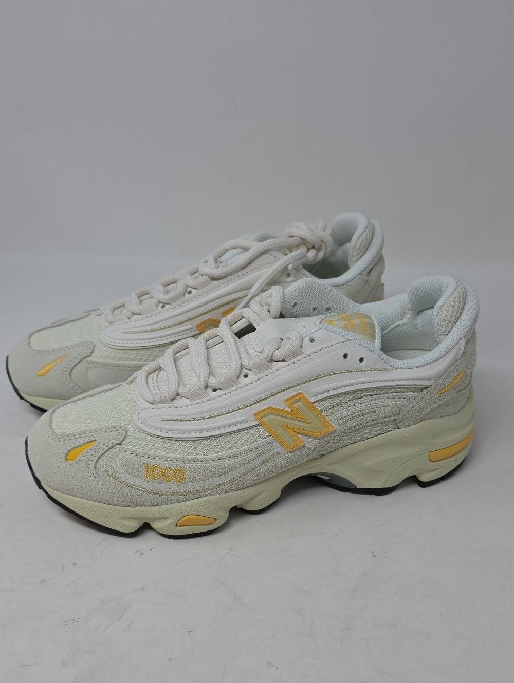 New Balance Mens 1000 Cream/Yellow Low-Top Sneakers